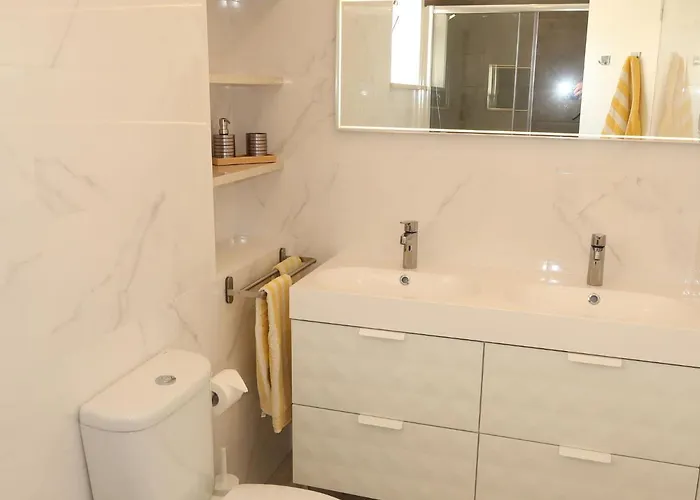 Avo Lucy By Interhome *